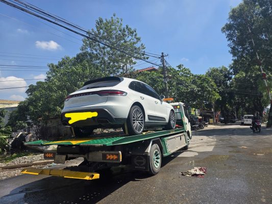 Cứu hộ câu bình ô tô tại Đại lộ Thăng Long