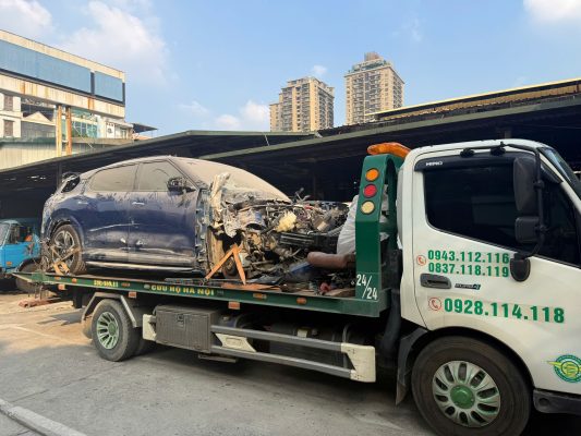 Tai nạn xe tại Đại lộ Thăng Long