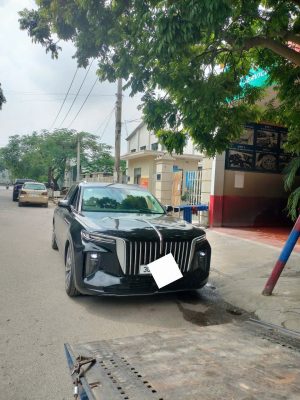 Ô tô gặp sự cố cần cứu hộ trên đường Phạm Hùng Hà Nội