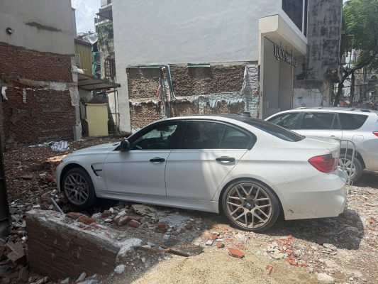 Ô tô chết máy trên đường Vành đai 3 khu vực Thanh Xuân